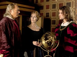 Intrygi, przekupstwa i mordersta w serialowym hicie z Europy