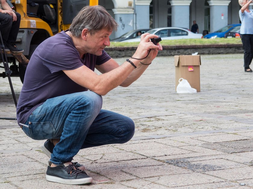 Jerzy Janiszewski i jego wstążki na Starym Rynku