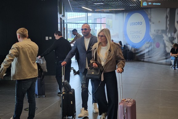 "U ŠESTOM MESECU TRUDNOĆE JE PROVELA 30 SATI NA AERODROMU" Pevač dao 5.000 evra da se sa trudnom ženom vrati u Srbiju: "Nasilno moraš da ostaneš"