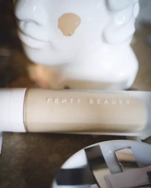 Fenty Beauty: Pro Filt&#39;r Soft Matte Longwear Foundation / fot. Kaja Gołuchowska