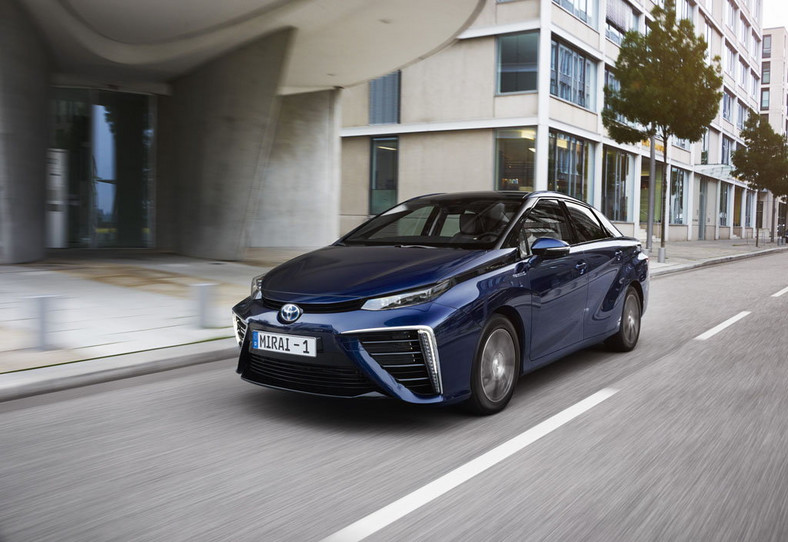 Toyota Mirai - zatankuj wodór i ruszaj w drogę.