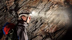 Licht im Dunkeln: Die beliebtesten Stirnlampen zum Laufen und Wandern
