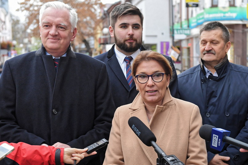 "Afery, nieudolne rządy to ich mocne spoiwo" - napisała na Twitterze Beata Mazurek