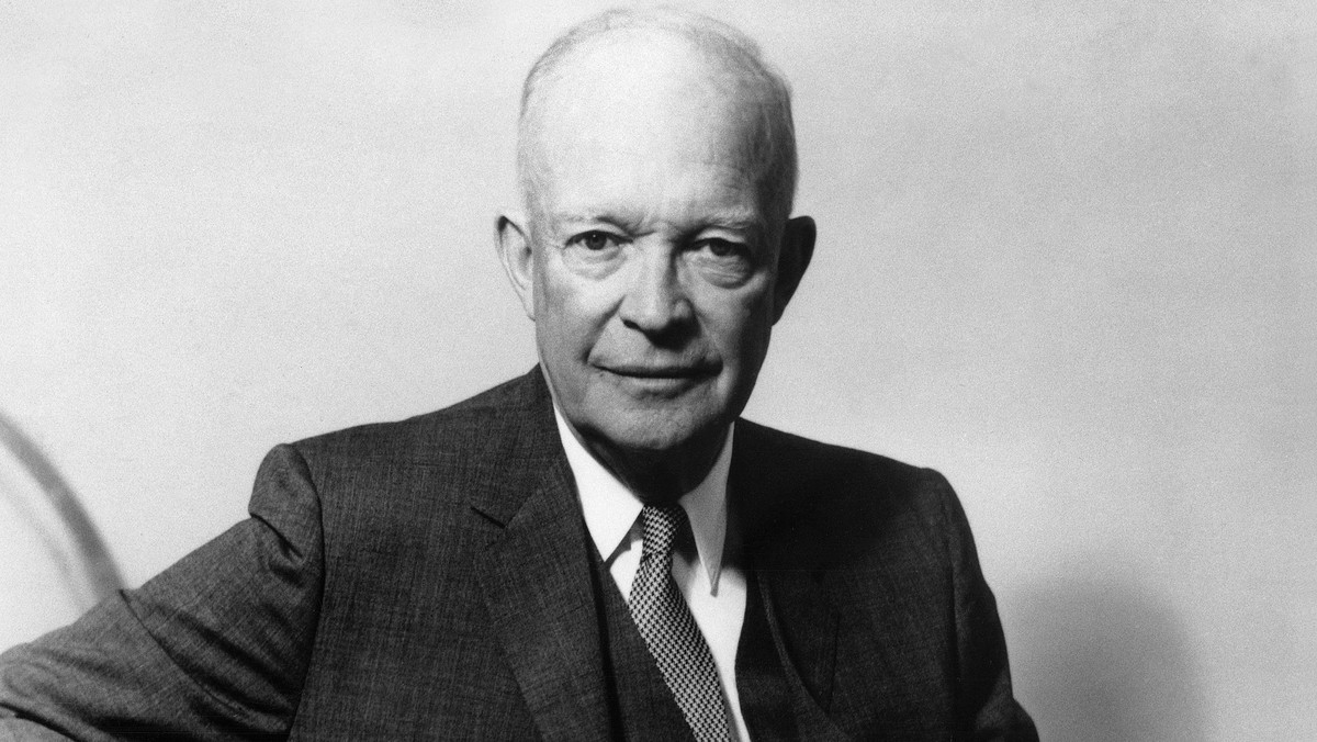 Dwight David Eisenhower – amerykański dowódca wojskowy, generał armii Stanów Zjednoczonych, uczestnik II wojny światowej, Naczelny Dowódca Alianckich Ekspedycyjnych Sił Zbrojnych (1943–1945), polityk, 34. prezydent Stanów Zjednoczonych (1953–1961). 