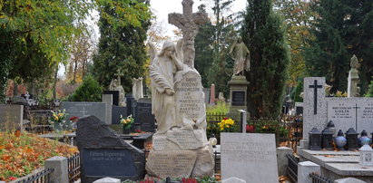 Stary Cmentarz w Łodzi to łódzkie Pere Lachaise. Tu każdy grób ma swoją historię. Niektóre z nich odkrywa dla nas przewodniczka Alina Jabłońska