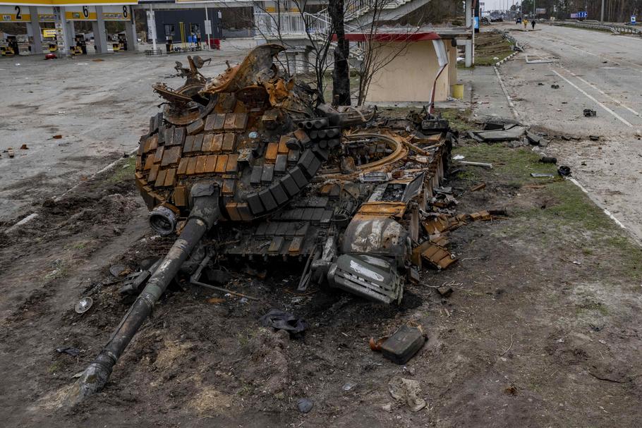 Zniszczony rosyjski czołg w Borodziance niedaleko Kijowa