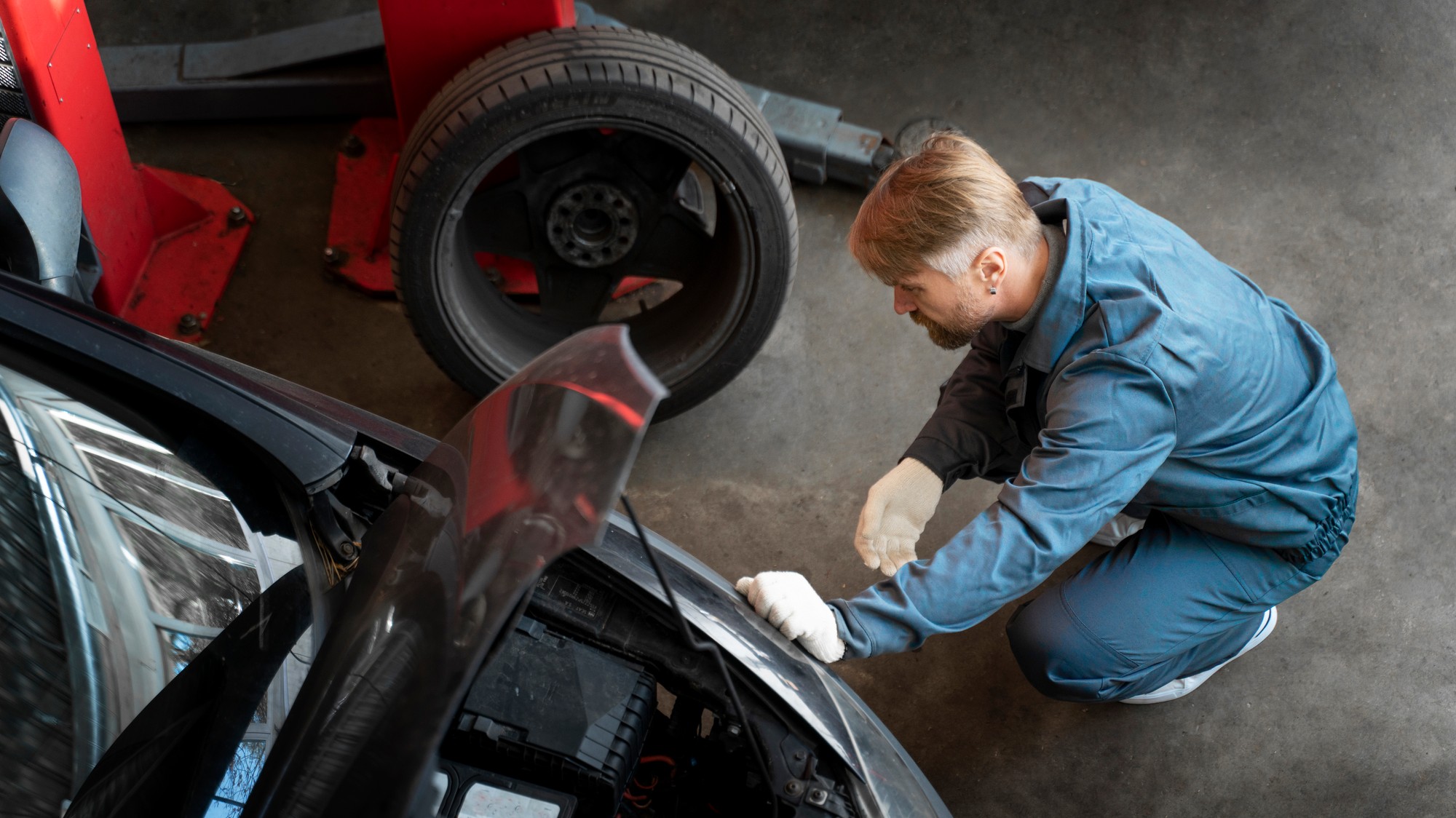 Ako predĺžiť životnosť akumulátora a pneumatík.