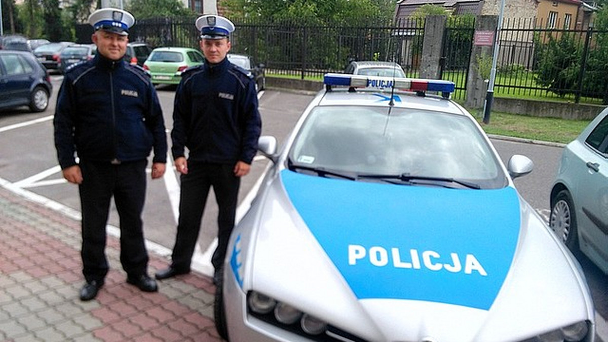 Dwaj przemyscy policjanci - Tomasz Mościszko i Jacek Kuryło – bohaterami. Byli świadkami pożaru w Przemyślu. Obudzili śpiących domowników i ugasili pożar.