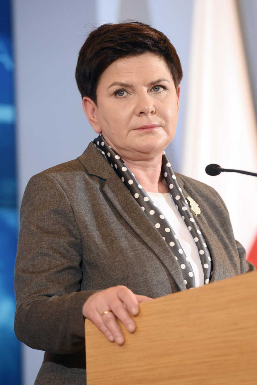 „Powietrzna taksówka” premier. Dlaczego Szydło lata CASĄ?