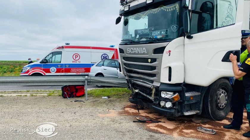 Śmiertelny wypadek pod Płońskiem. Zginęła kobieta, a troje dzieci trafiło do szpitala