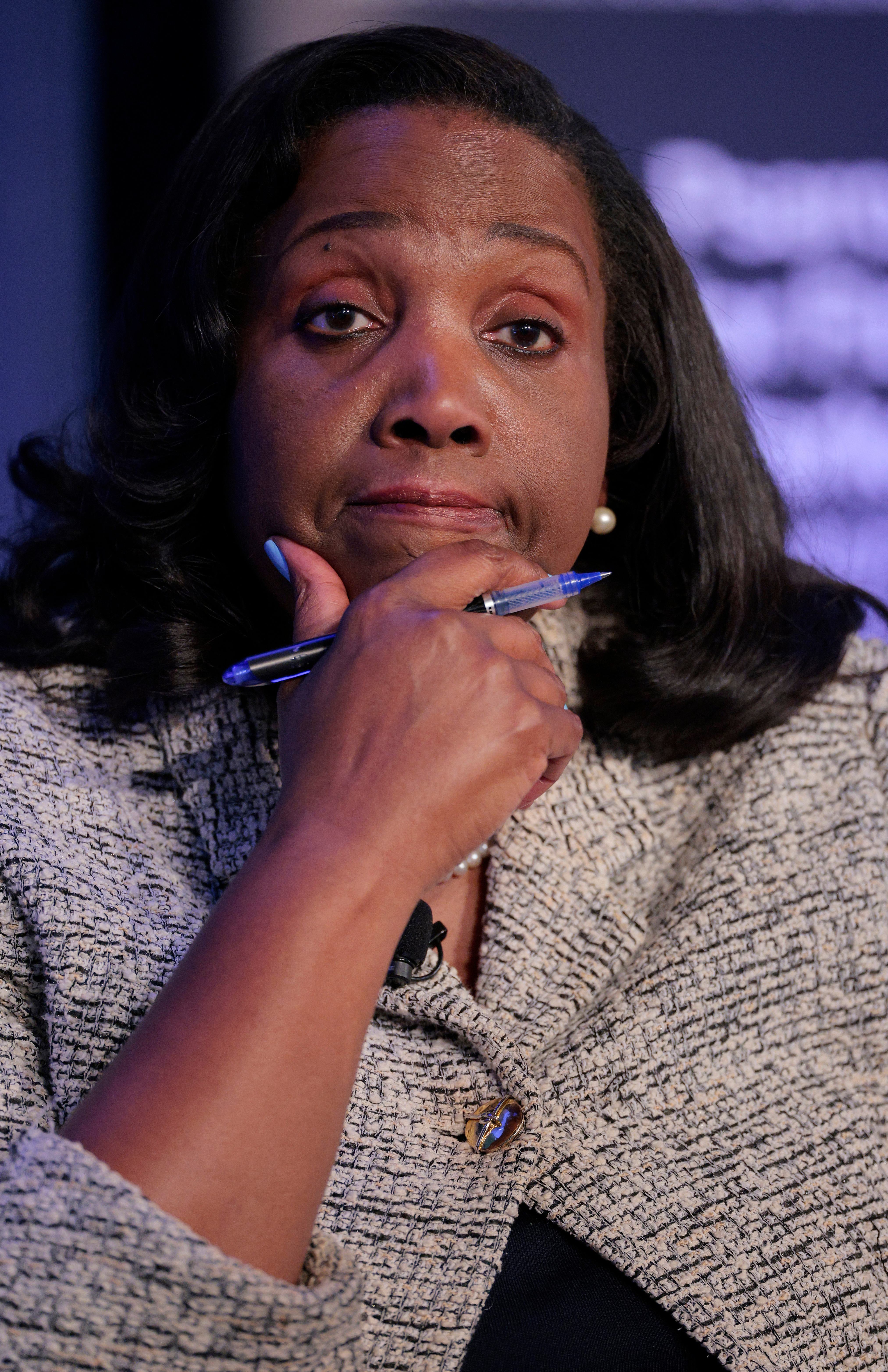 Warum Trump Fed-Gouverneurin Cook feuern will - Kampf um Kontrolle der US-Zinspolitik