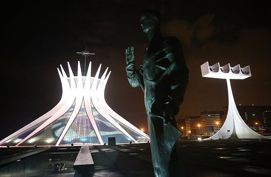 Jednym z najbardziej charakterystycznych budynków w Brasilii jest katedra