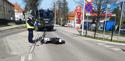 Motocyklista w ciężkim stanie. Kierowczyni osobówki nie ustąpiła mu pierwszeństwa