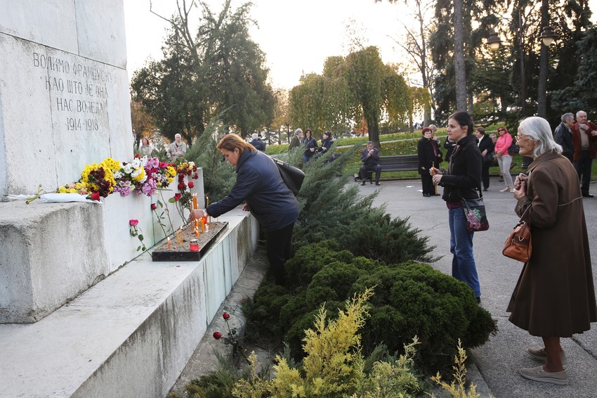 Skup solidarnosti održan je ispred spomenika zahvalnosti Francuskoj