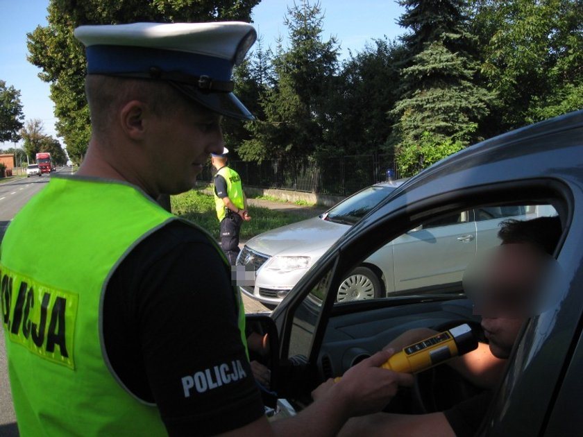 Policjanci rozdawali darmowe alkotesty