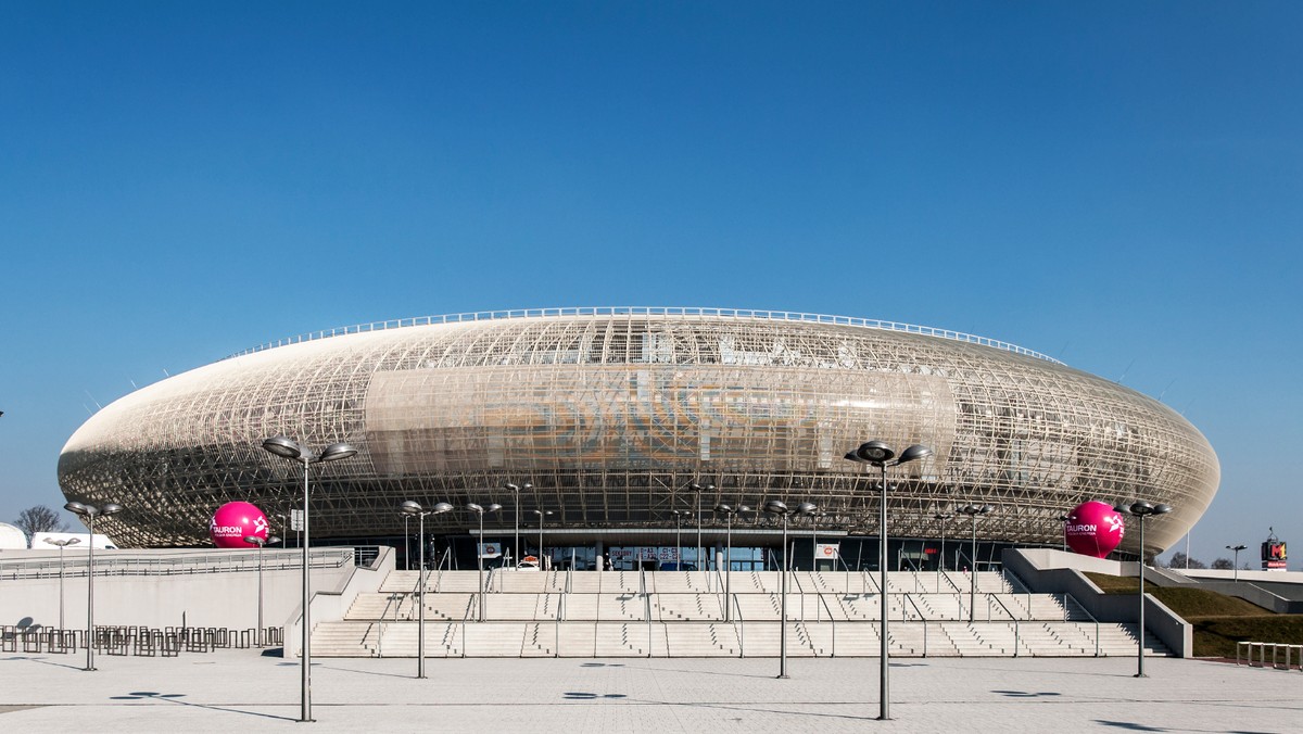 Ponad 480 tys. osób wzięło udział w imprezach, które w minionym roku odbyły się w hali widowiskowo-sportowej Tauron Arena Kraków. Obiekt był wynajmowany w sumie przez 136 dni - poinformowała rzeczniczka prasowa zarządzającej obiektem Agencji Rozwoju Miasta Katarzyna Fiedorowicz-Razmus.