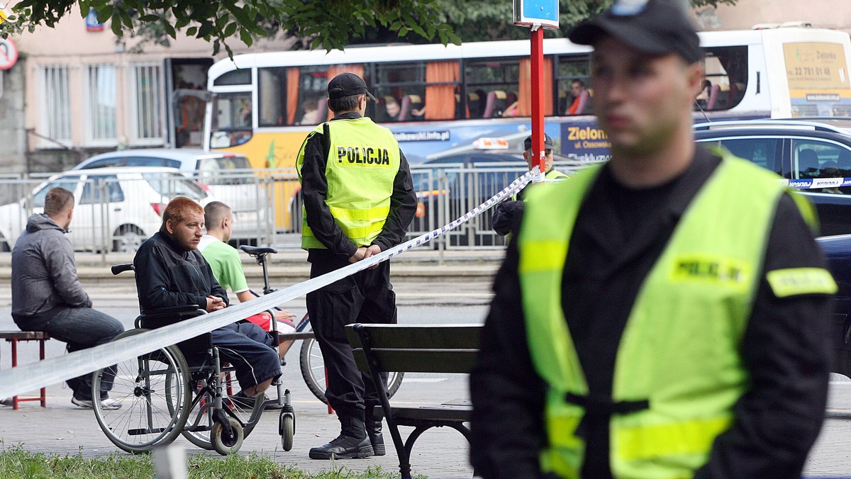 Policja wszczęła śledztwo i szuka sprawców strzelaniny na Pradze, apeluje także do świadków o zgłaszanie się. Sprawdzane są wszystkie wątki sprawy. Prawdopodobnie wydaje się, że były to porachunki gangsterskie - podaje tvnwarszawa.pl.