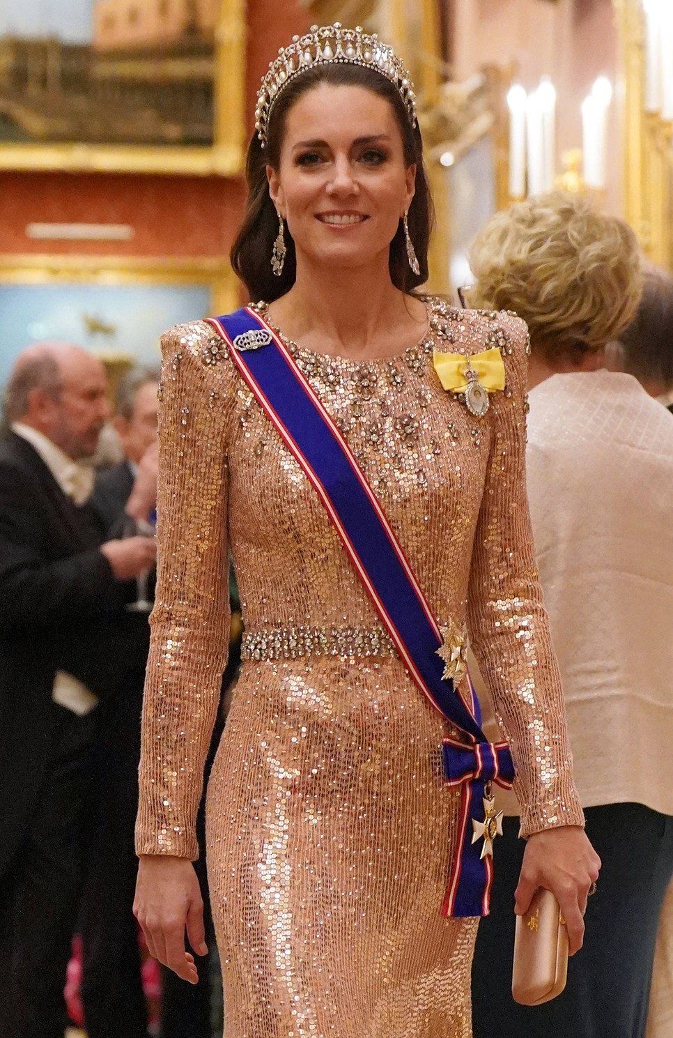 Katalin hercegné gyönyörű ruhában és tiarában a Buckingham-palotában