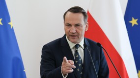 Hołownia wstrzymał budowę hotelu dla posłów. Sikorski życzy Czarzastemu "odwagi"