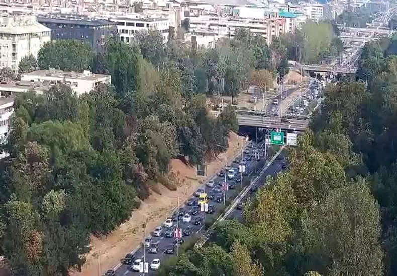 Gužva na moto-putu (nekadašnji auto-put) krzo Beograd