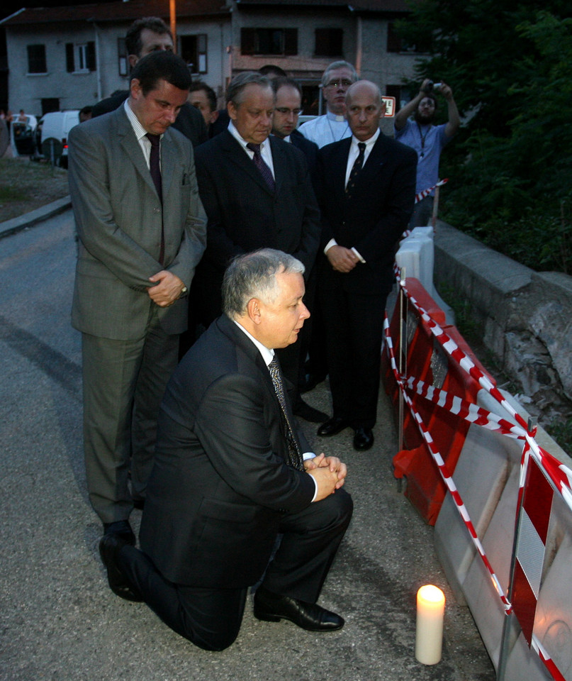 Prezydent odwiedza miejsce tragedii.