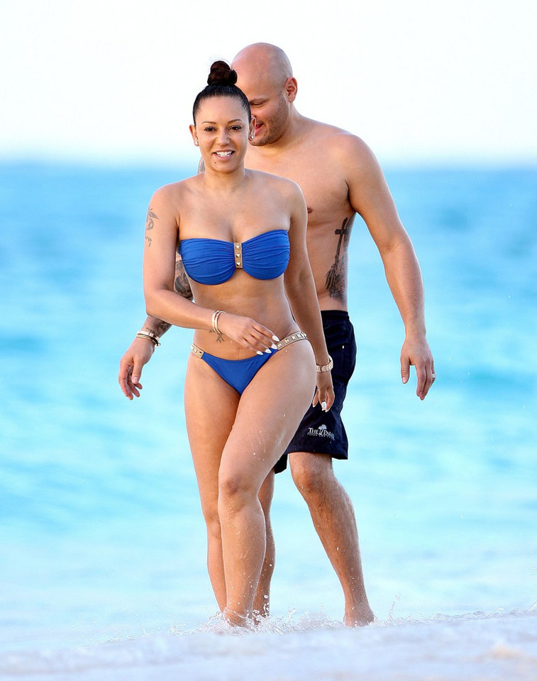 Mel B z mężem na plaży