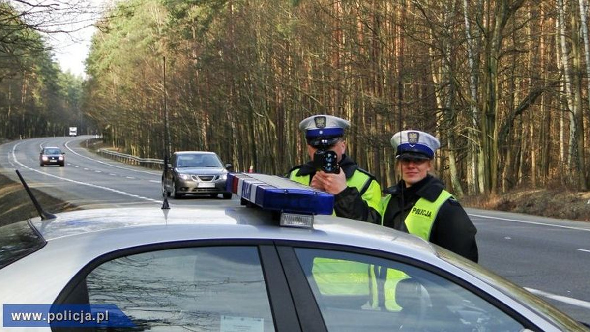 Policjanci z Biura Spraw Wewnętrznych zatrzymali mieszkankę Dąbrowy Górniczej, która powoływała się na wpływy w Komendzie Wojewódzkiej Policji w Katowicach.