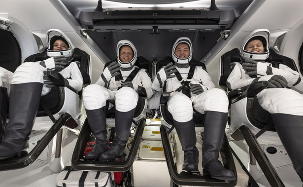 Wstępne lądowanie załogi SpaceX Crew-4 w NASA