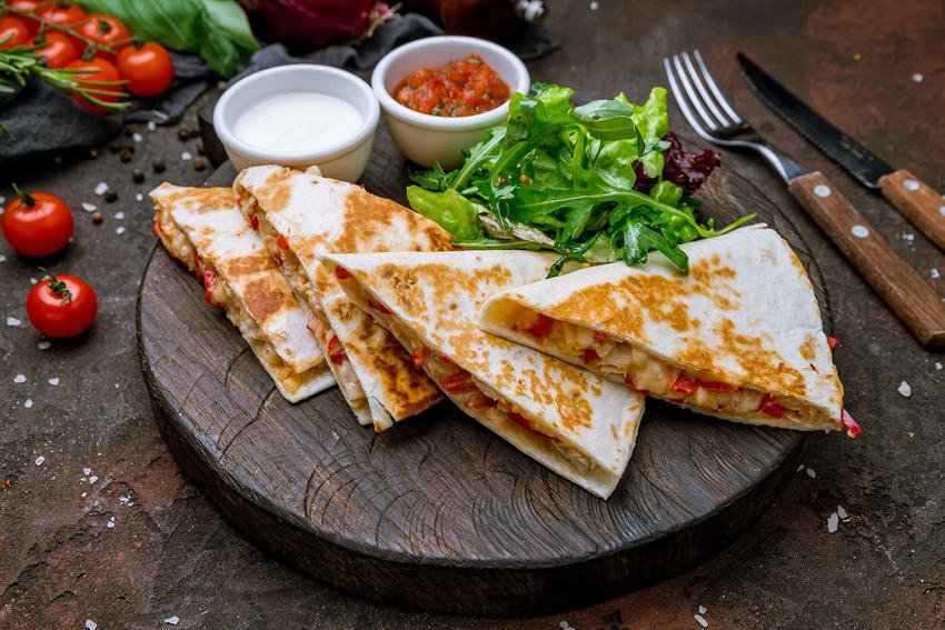 Quesadilla z kurczakiem i serem