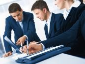 Większość instytucji finansowych korzysta dziś z pomocy komputerów i specjalistycznego oprogramowania przy analizowaniu danych kredytowych, ocenie ryzyka czy też przygotowywaniu raportów. Z biegiem czasu banki całkowicie zrezygnują z „czynnika ludzkiego” i przekażą swoje całe analityczne zaplecze „w ręce” inteligentnych maszyn. Trudno dziś jednoznacznie przewidzieć jakie mogą być konsekwencje tego procesu.