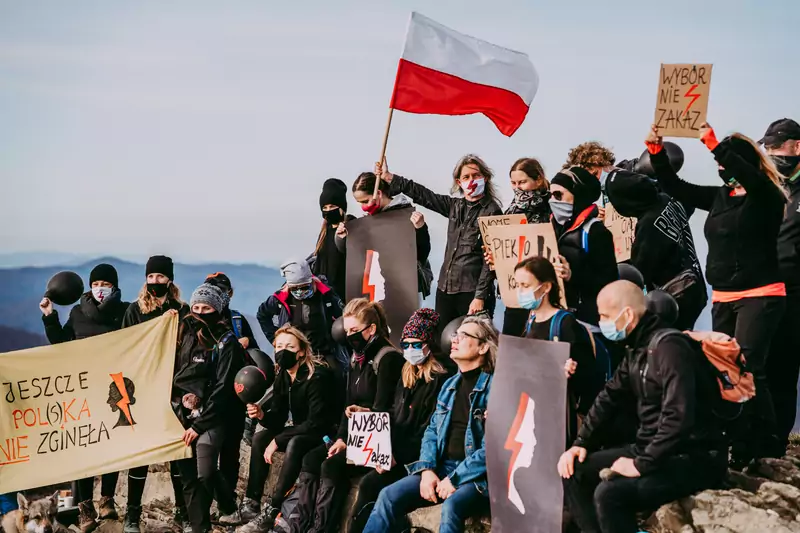 Strajk Kobiet w Bieszczadach w ramach protestu kobiety weszły na Smerek