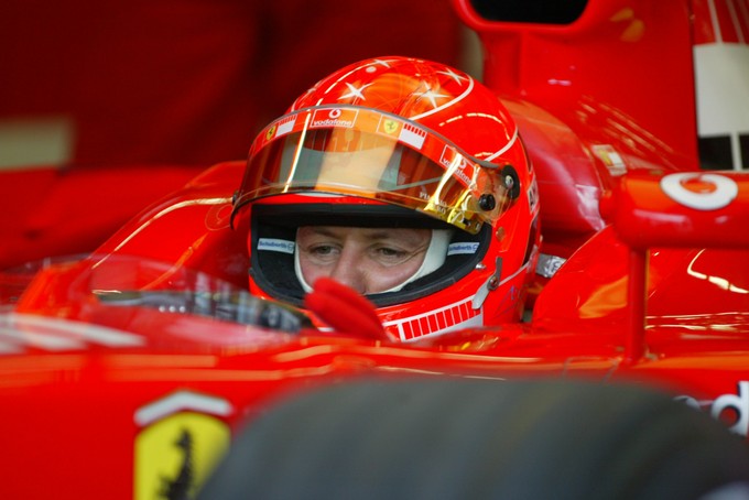 Először mutatkozott a nyilvánosság előtt Schumacher a síbalesete óta