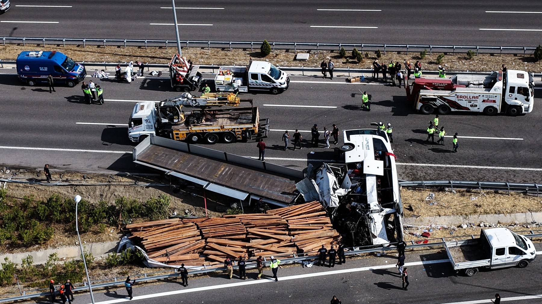 Accident cumplit în Turcia. Cel puţin 11 morţi şi zeci de răniţi, după ce un autocar s-a ciocnit cu un camion