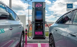 Pierwsza ultraszybka ładowarka już w Polsce. 100 kolejnych w drodze