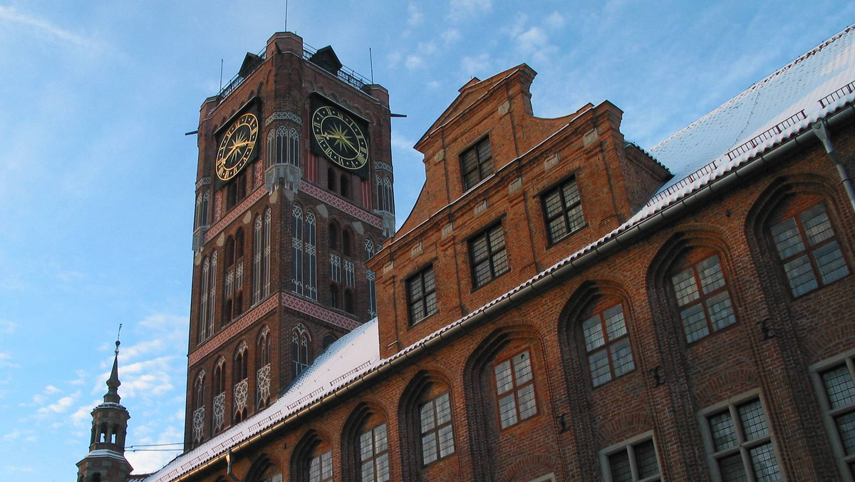 - Tu nie jest Warszawa. Tu jest Toruń. Warto na serio potraktować deklarację, że ponad podziałami możemy Toruniowi wszyscy pomóc - zgodnie zapewniali parlamentarzyści podczas spotkania z prezydentem Torunia oraz przewodniczącym Rady Miasta i Konwentem Rady Miasta Torunia - podaje Urząd Miasta Torunia.