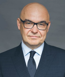 Prezes NFZ: Leczenie na kredyt? To nieprawda, mieścimy się w budżecie [WYWIAD]