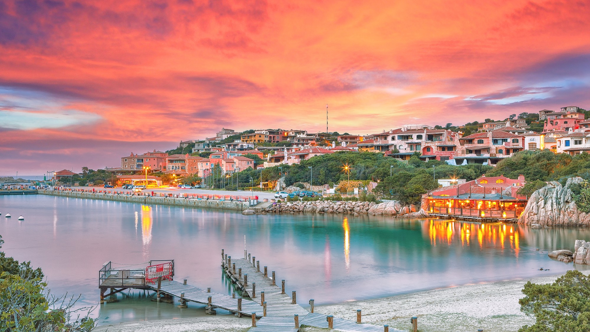 Porto Cervo je srdcom luxusného smaragdového pobrežia Costa Smeralda na Sardínii.