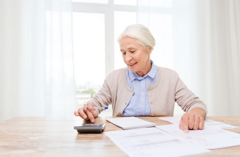 Z programów korzysta też wielu seniorów, którzy chcą dorobić do emerytury