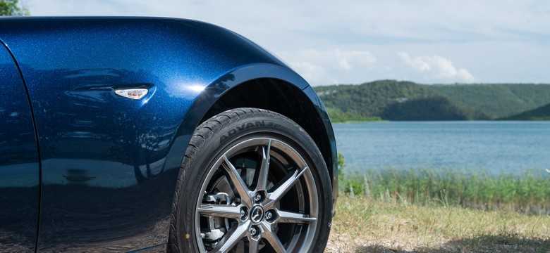 Mazda ratuje roadstera. Najnowsza odsłona MX-5 nadal ma "to coś"