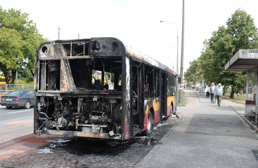 Panika! Na Okęciu spłonął autobus!