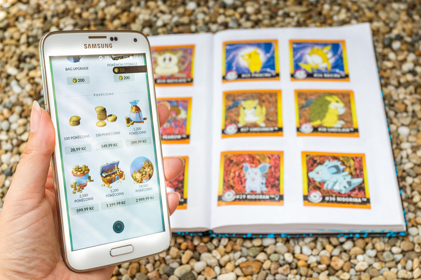 Na fali nostalgii za latami 90. wróciła również moda na pokémony. Na zdjęciu PokeCoins – waluta używana w grze „Pokémon GO”.
