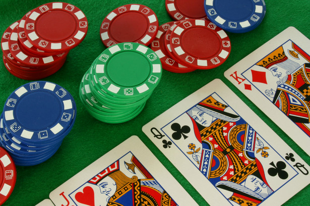 Zgodnie z uzasadnieniem do projektu, poszerzenie katalogu gier objętych dopłatami może wpłynąć na zmianę preferencji graczy oraz na poziom wpływów uzyskiwanych przez podmioty organizujące hazard.
