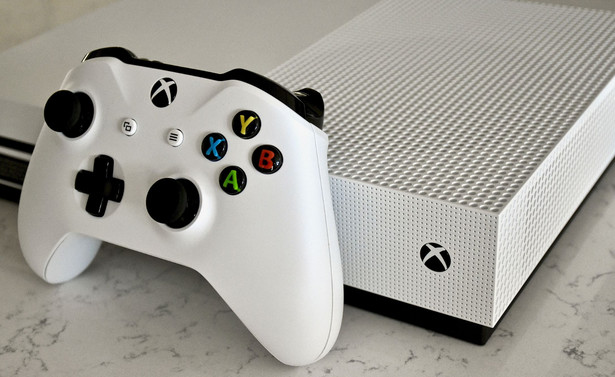 Jak pierwszy raz uruchomić i skonfigurować konsolę Xbox One? PORADNIK