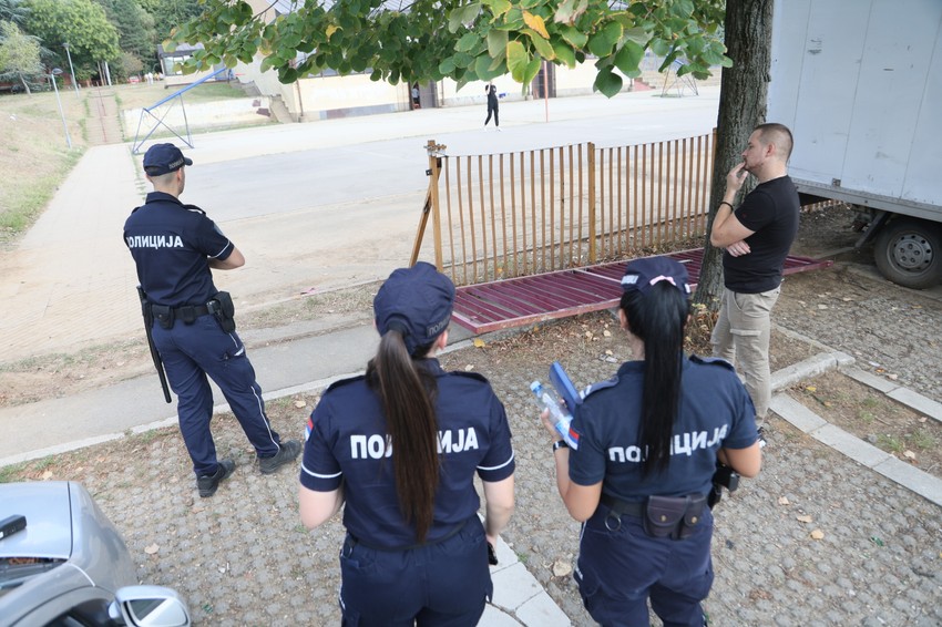 Policija obavlja uviđaj u Osnovnoj školi "Ujedinjene nacije"