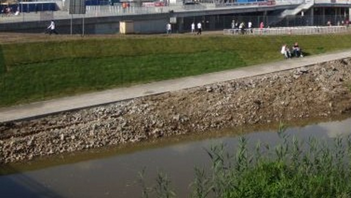 Nie tylko stadion Wisły Kraków nadaje się do remontu, wskutek wykrytych na nim usterek - czytamy w "Przeglądzie Sportowym". Stadion Miejski we Wrocławiu, jedna z aren Euro 2012, nadaje się bowiem do zamknięcia i poprawy szeregu usterek.