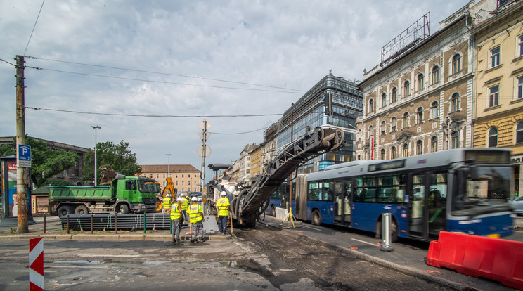 BKK: újabb üteméhez érkezett a Blaha Lujza tér felújítása /Fotó: MTI/Balogh Zoltán