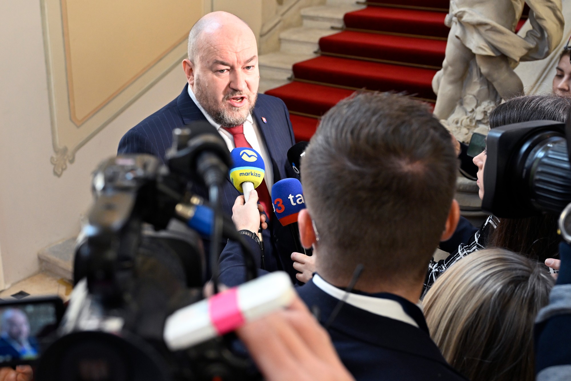 Poslanec Národnej rady (NR) SR Rudolf Huliak (nezaradený).