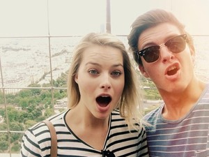 Modell lett Margot Robbie szexi öccséből
