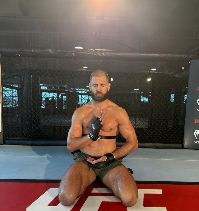 Český profesionálny zápasník MMA Jiří Procházka. 