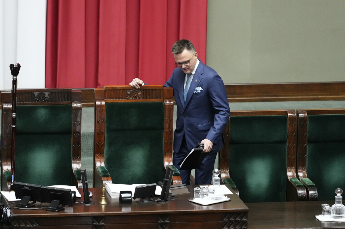 Szymon Hołownia przerwał przesłuchanie w sprawie "zamachu stanu". Skomentował sprawę